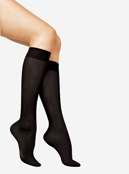Czarne podkolanówki idealne na każdą okazję